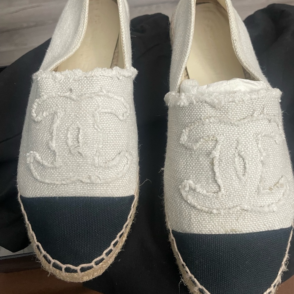 CHANEL Women's Espadrilles - Cream and Black